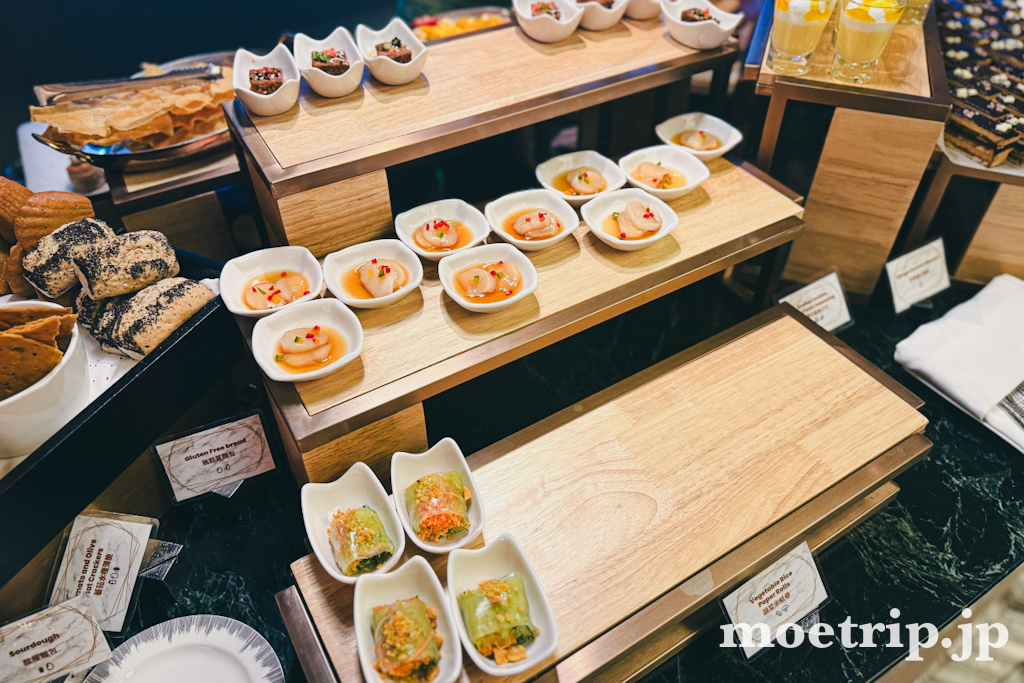 点心や軽食も小皿でずらりと並んでいました。
