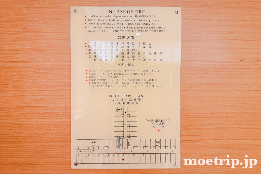 客室内には避難経路図も掲示されていました。