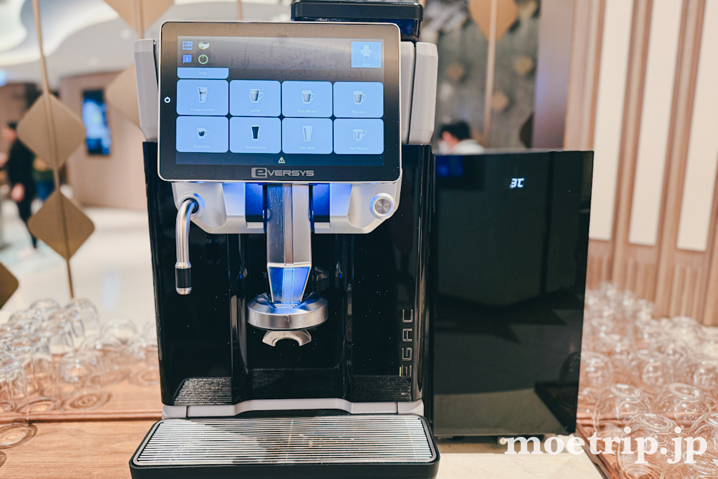 コーヒーマシンはタッチパネル式。