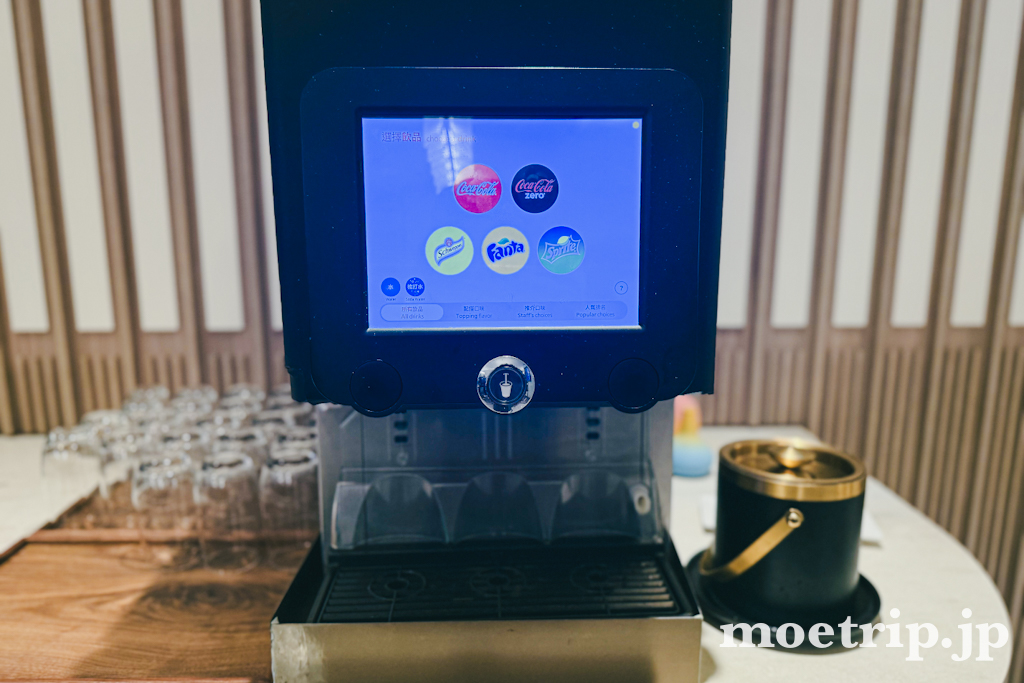 炭酸ドリンクのマシン。コーラやファンタも。