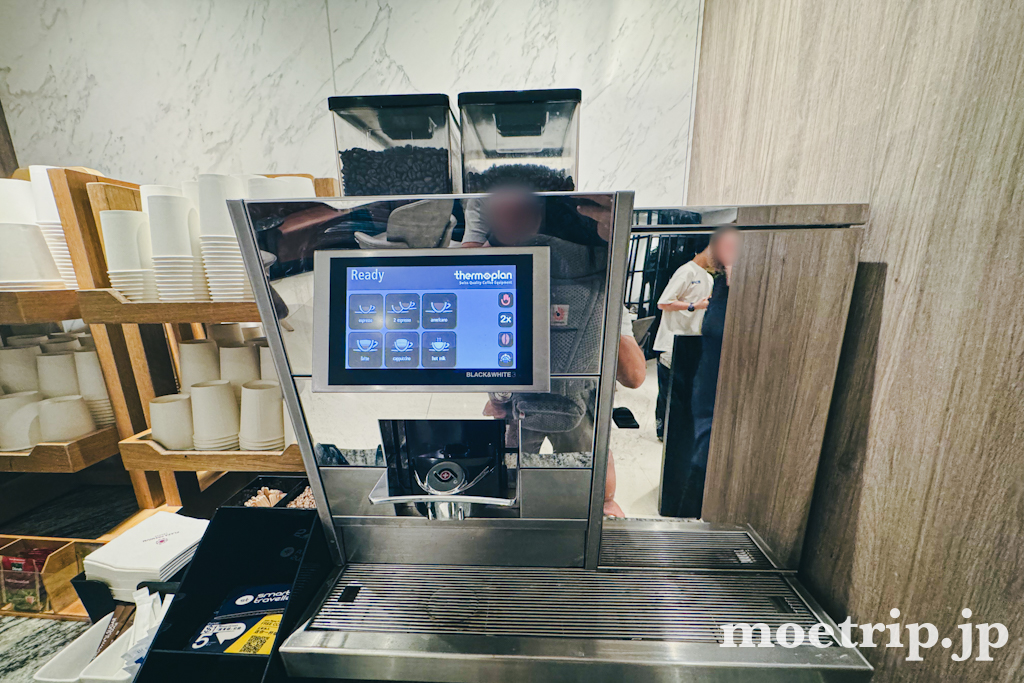 コーヒーマシンはタッチパネル式。