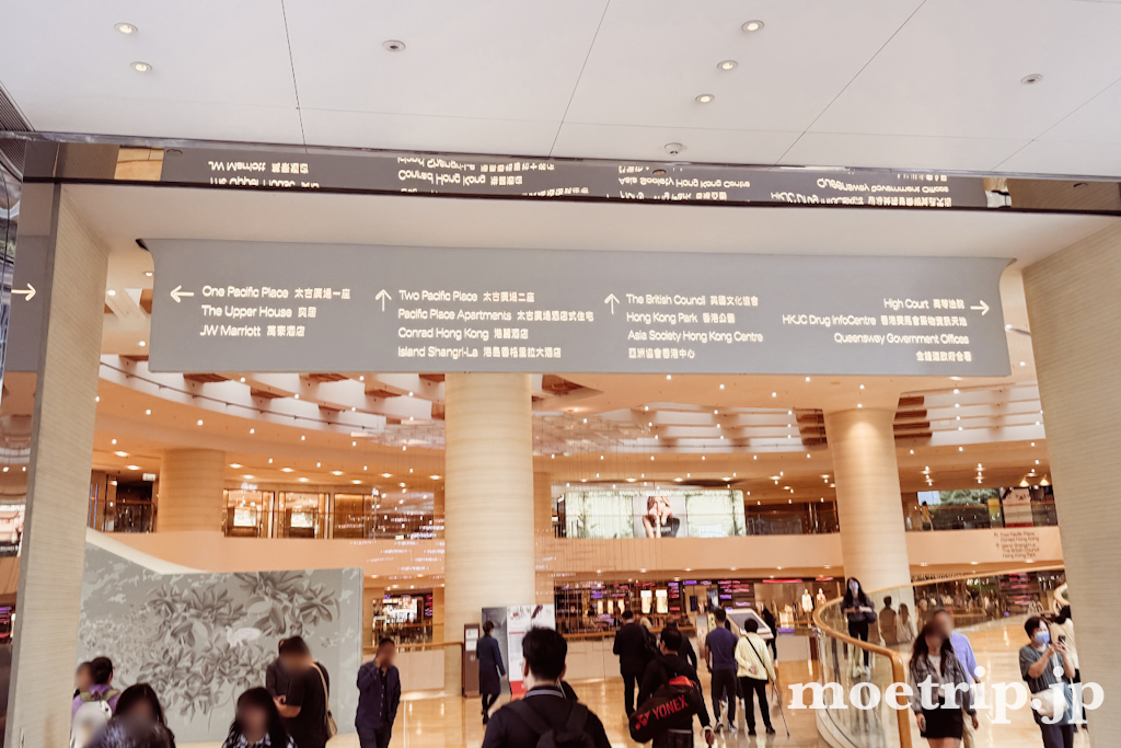 館内の案内板に「JW Marriott」の表示があるので、矢印どおりに進めばOKです。