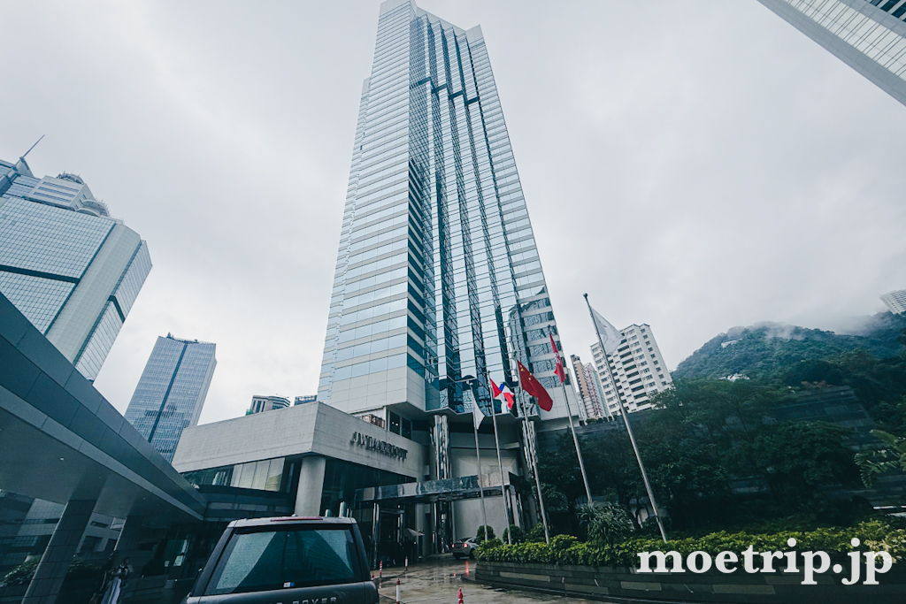 外に出ると、JW香港のタワーが見えてきました。