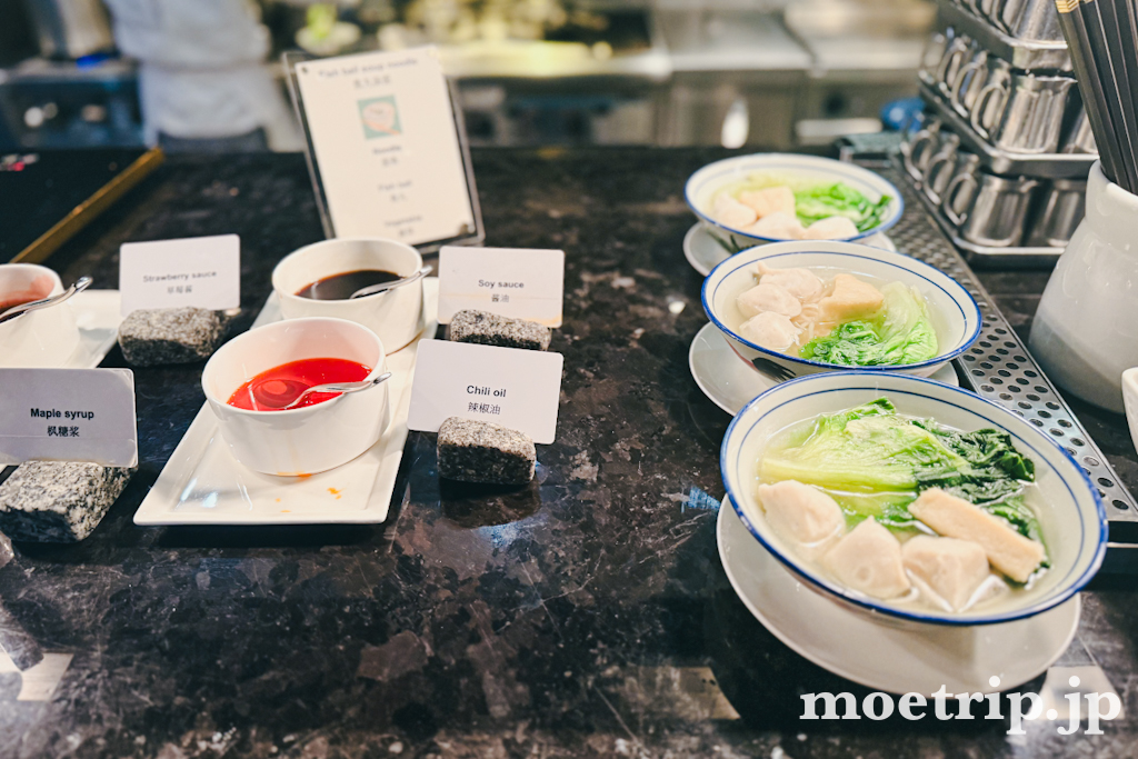 ワンタン入りのスープ麺も。